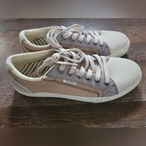 Taos Footwear Cream and Gray Sneakers